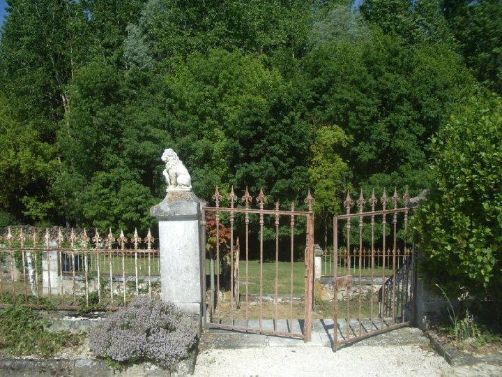 Отель Chateau Sainte Marie Домпьер-сюр-Шарант Экстерьер фото