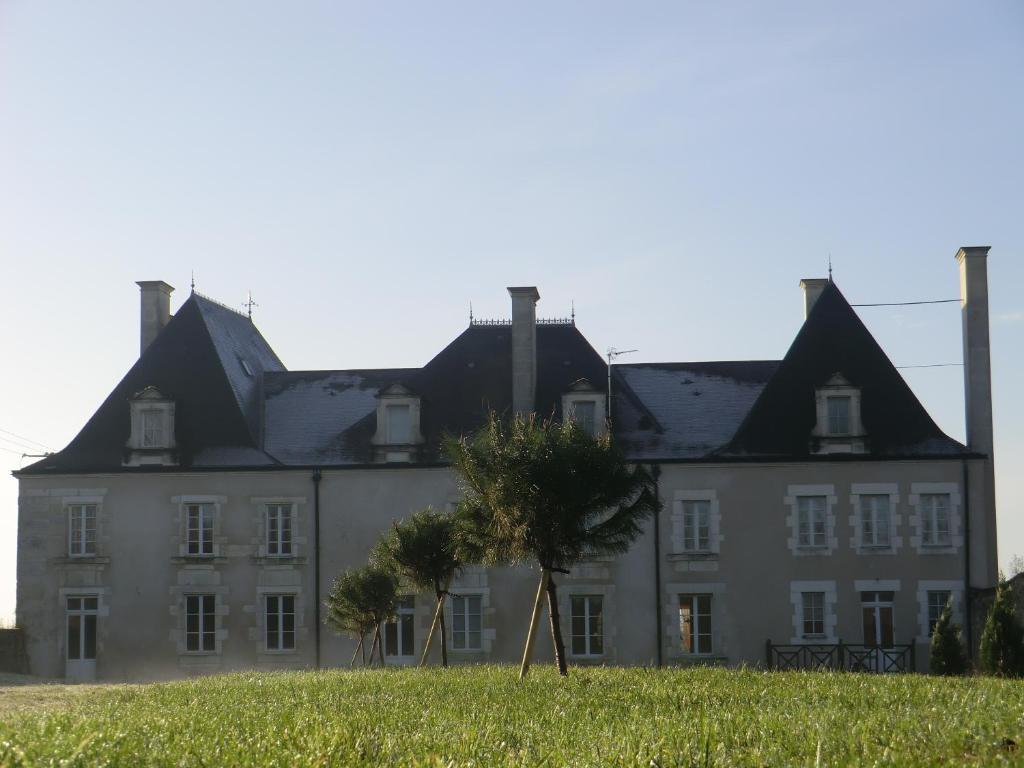 Отель Chateau Sainte Marie Домпьер-сюр-Шарант Экстерьер фото